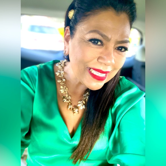 Meet your Posher, Oralia - Picture 1 of 7